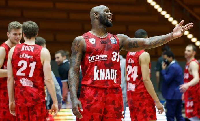 03.03.2021, Basketball, BBL 2020 2021, 20. Spieltag, HAKRO Merlins Crailsheim - s.Oliver Wuerzburg, GER, Ilshofen, Arena Hohenlohe, Bild: Murphy Holloway (s.Oliver Wuerzburg) Copyright: HMBxMedia xHeikoxBecker