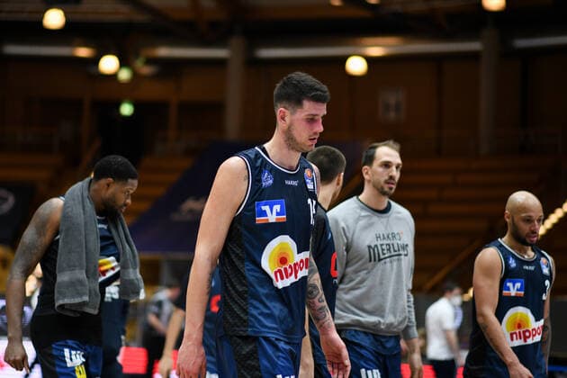 Bogdan Radosavljevic (HAKRO Merlins Crailsheim), Haywood Highsmith (HAKRO Merlins Crailsheim), Maurice Stuckey (HAKRO Merlins Crailsheim) sind enttaeuscht ueber die Niederlage, GER, HAKRO Merlins Crailsheim vs. s.Oliver Wuerzburg, 03.03.2021, 20. Spieltag easycredit Basketball Bundesliga, Spielzeit 2020 2021. GER, HAKRO Merlins Crailsheim vs. s.Oliver Wuerzburg, 03.03.2021, 20. Spieltag easycredit Basketball Bundesliga, Spielzeit 2020 2021 Crailsheim Copyright: xEibnerxPressefoto MichaelxMemmlerx EP_MMR