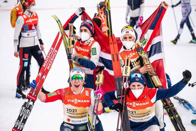 Bilder des Jahres 2021, Sport 03 März Sport Themen der Woche KW09 Sport Bilder des Tages 210304 Tiril Udnes Weng, Heidi Weng, Therese Johaug and Helene Marie Fossesholm of Norway celebrate after the Women s Cross Country Skiing 4 x 5km Relay during the FIS Nordic Ski World Championships on March 4, 2021 in Oberstdorf. Photo: Johanna Lundberg BILDBYRAN kod JL JL0094 skidor cross-country skiing langrenn fis nordic world ski championships vm ski-vm skid-vm stafett relay 8 bbeng jubel norge *** 210304 Tiril Udnes Weng, Heidi Weng, Therese Johaug and Helene Marie Fossesholm of Norway celebrate after the Women s Cross Country Skiing 4 x 5km Relay during the FIS Nordic Ski World Championships on March 4, 2021 in Oberstdorf Photo Johanna Lundberg BILDBYRAN kod JL JL0094 skidor cross country skiing cross country fis nordic world ski championships vm ski vm skid vm relay relay 8 bbeng jubel norge,  Copyright: JOHANNAxLUNDBERG BB210304JL085
