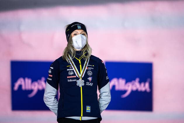 210304 Silver medalist Frida Karlsson of Sweden at a medal ceremony for the Women s Cross Country Skiing 10 km Free Technique during the FIS Nordic Ski World Championships on March 4, 2021 in Oberstdorf. Photo: Johanna Lundberg BILDBYRAN kod JL JL0096 skidor cross-country skiing langrenn fis nordic world ski championships vm ski-vm skid-vm medaljceremoni medal ceremony 8 bbeng sverige Copyright: JOHANNAxLUNDBERG BB210304JL142
