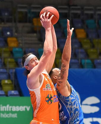 04.03.2021, xhbx, Basketball BBL Bundesliga, Frankfurt Skyliners - Rasta Vechta emspor, v.l. Dennis Clifford (Rasta Vechta), Rasheed Moore (Fraport Skyliners Frankfurt) (DFL DFB REGULATIONS PROHIBIT ANY USE OF PHOTOGRAPHS as IMAGE SEQUENCES and or QUASI-VIDEO) Frankfurt am Main