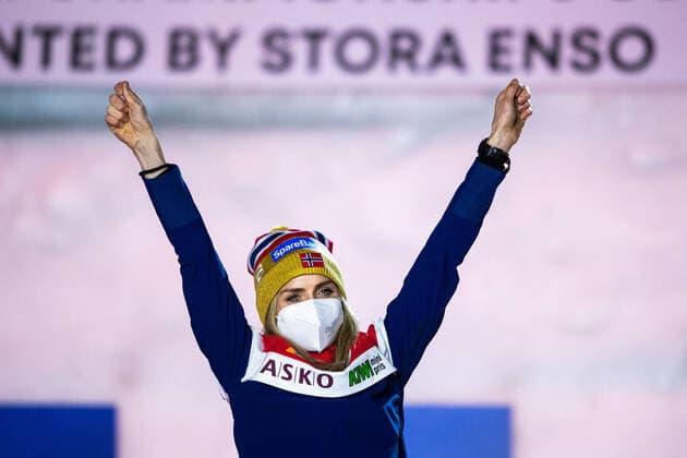 210304 Gold medalist Therese Johaug of Norway at a medal ceremony for the Women s Cross Country Skiing 10 km Free Technique during the FIS Nordic Ski World Championships on March 4, 2021 in Oberstdorf. Photo: Johanna Lundberg BILDBYRAN kod JL JL0096 skidor cross-country skiing langrenn fis nordic world ski championships vm ski-vm skid-vm medaljceremoni medal ceremony 8 bbeng norge Copyright: JOHANNAxLUNDBERG BB210304JL143