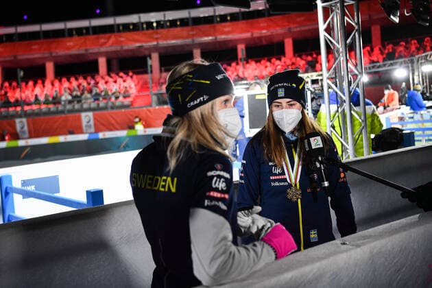 210304 Frida Karlsson and Ebba Andersson of Sweden after a medal ceremony for the Women s Cross Country Skiing 10 km Free Technique during the FIS Nordic Ski World Championships on March 4, 2021 in Oberstdorf. Photo: Johanna Lundberg BILDBYRAN kod JL JL0096 skidor cross-country skiing langrenn fis nordic world ski championships vm ski-vm skid-vm medaljceremoni medal ceremony 8 bbeng Copyright: JOHANNAxLUNDBERG BB210304JL151
