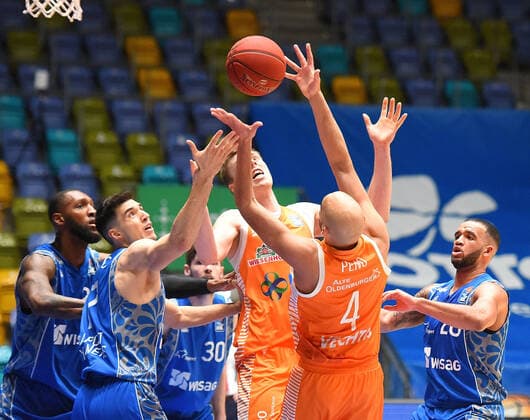 04.03.2021, xhbx, Basketball BBL Bundesliga, Frankfurt Skyliners - Rasta Vechta emspor, v.l. Björn Rohwer (Rasta Vechta), Stefan Peno (Rasta Vechta) (DFL DFB REGULATIONS PROHIBIT ANY USE OF PHOTOGRAPHS as IMAGE SEQUENCES and or QUASI-VIDEO) Frankfurt am Main
