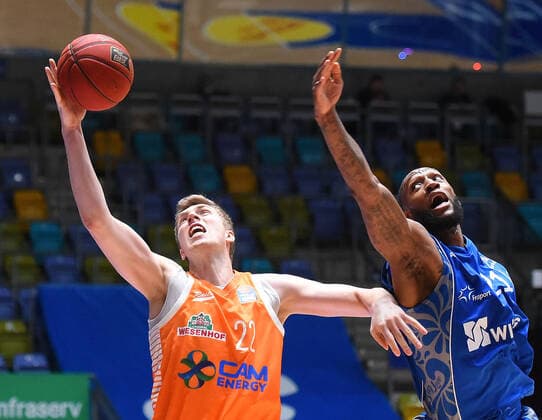 04.03.2021, xhbx, Basketball BBL Bundesliga, Frankfurt Skyliners - Rasta Vechta emspor, v.l. Björn Rohwer (Rasta Vechta), Kamari Murphy (Fraport Skyliners Frankfurt) (DFL DFB REGULATIONS PROHIBIT ANY USE OF PHOTOGRAPHS as IMAGE SEQUENCES and or QUASI-VIDEO) Frankfurt am Main