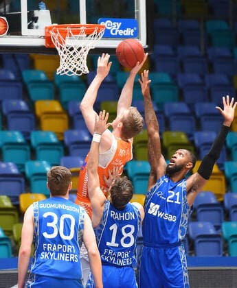04.03.2021, xhbx, Basketball BBL Bundesliga, Frankfurt Skyliners - Rasta Vechta emspor, v.l. Jon Axel Gudmundsson (Fraport Skyliners Frankfurt), Björn Rohwer (Rasta Vechta), Joe Rahon (Fraport Skyliners Frankfurt), Kamari Murphy (Fraport Skyliners Frankfurt) (DFL DFB REGULATIONS PROHIBIT ANY USE OF PHOTOGRAPHS as IMAGE SEQUENCES and or QUASI-VIDEO) Frankfurt am Main