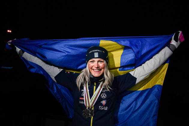 210304 Frida Karlsson of Sweden pose for a portrait with her medals after a medal ceremony for the Women s Cross Country Skiing 10 km Free Technique during the FIS Nordic Ski World Championships on March 4, 2021 in Oberstdorf. Photo: Johanna Lundberg BILDBYRAN kod JL JL0096 skidor cross-country skiing langrenn fis nordic world ski championships vm ski-vm skid-vm medaljceremoni medal ceremony 8 bbeng sverige porträtt jubel Copyright: JOHANNAxLUNDBERG BB210304JL152