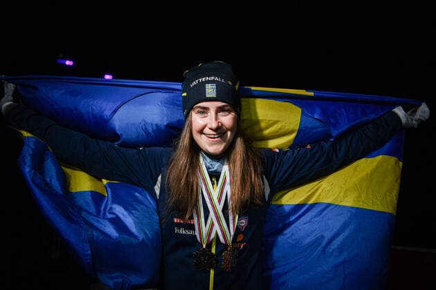 210304 Ebba Andersson of Sweden pose for a portrait with her medals after a medal ceremony for the Women s Cross Country Skiing 10 km Free Technique during the FIS Nordic Ski World Championships on March 4, 2021 in Oberstdorf. Photo: Johanna Lundberg BILDBYRAN kod JL JL0096 skidor cross-country skiing langrenn fis nordic world ski championships vm ski-vm skid-vm medaljceremoni medal ceremony 8 bbeng sverige porträtt jubel Copyright: JOHANNAxLUNDBERG BB210304JL153