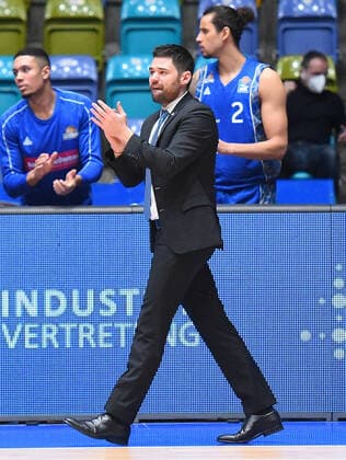 04.03.2021, xhbx, Basketball BBL Bundesliga, Frankfurt Skyliners - Rasta Vechta emspor, v.l. Trainer Sebastian Gleim (Head Coach, Fraport Skyliners Frankfurt) (DFL DFB REGULATIONS PROHIBIT ANY USE OF PHOTOGRAPHS as IMAGE SEQUENCES and or QUASI-VIDEO) Frankfurt am Main