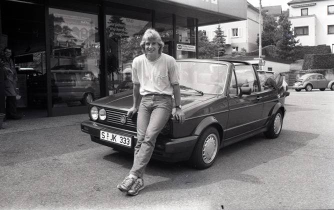 VfB Jürgen Klinsmann VW Golf Cabrio Deutschland, Stuttgart, 27.05.1988, Fussball, Bundesliga, VfB Stuttgart: VfB Jürgen Klinsmann VW Golf Cabrio.