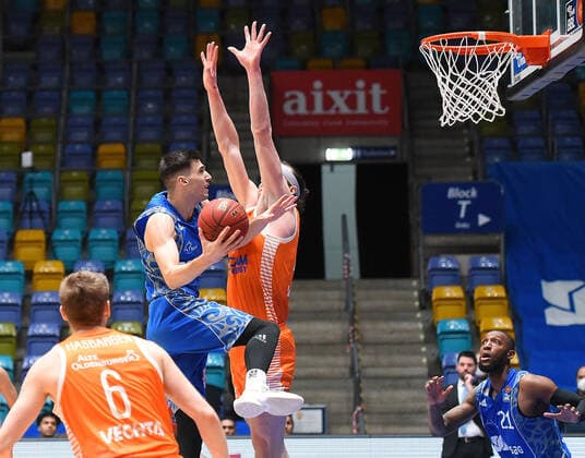 04.03.2021, xhbx, Basketball BBL Bundesliga, Frankfurt Skyliners - Rasta Vechta emspor, v.l. Tim Hasbargen (Rasta Vechta), Bruno Vrcic (Fraport Skyliners Frankfurt), Dennis Clifford (Rasta Vechta), Kamari Murphy (Fraport Skyliners Frankfurt) (DFL DFB REGULATIONS PROHIBIT ANY USE OF PHOTOGRAPHS as IMAGE SEQUENCES and or QUASI-VIDEO) Frankfurt am Main