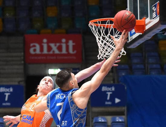04.03.2021, xhbx, Basketball BBL Bundesliga, Frankfurt Skyliners - Rasta Vechta emspor, v.l. Dennis Clifford (Rasta Vechta), Bruno Vrcic (Fraport Skyliners Frankfurt), Kamari Murphy (Fraport Skyliners Frankfurt) (DFL DFB REGULATIONS PROHIBIT ANY USE OF PHOTOGRAPHS as IMAGE SEQUENCES and or QUASI-VIDEO) Frankfurt am Main