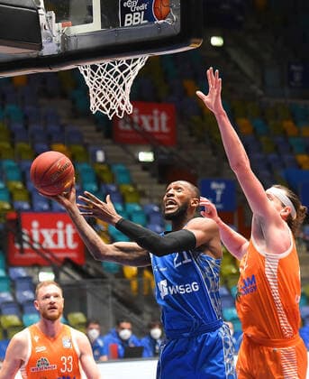 04.03.2021, xhbx, Basketball BBL Bundesliga, Frankfurt Skyliners - Rasta Vechta emspor, v.l. Kamari Murphy (Fraport Skyliners Frankfurt) (DFL DFB REGULATIONS PROHIBIT ANY USE OF PHOTOGRAPHS as IMAGE SEQUENCES and or QUASI-VIDEO) Frankfurt am Main