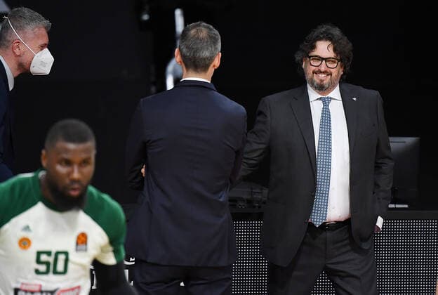 04.03.2021, xemx, Basketball BBL Bundesliga, FC Bayern Muenchen Basketball - Panathinaikos Athen emspor, v.l. Cheftrainer Oded Kattash (Panathinaikos Athen), Head Coach Andrea Trinchieri (FC Bayern Basketball) vor Spielbeginn Muenchen