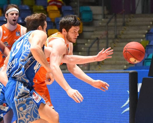 04.03.2021, xhbx, Basketball BBL Bundesliga, Frankfurt Skyliners - Rasta Vechta emspor, v.l. Joe Rahon (Fraport Skyliners Frankfurt), Will Vorhess (Rasta Vechta) (DFL DFB REGULATIONS PROHIBIT ANY USE OF PHOTOGRAPHS as IMAGE SEQUENCES and or QUASI-VIDEO) Frankfurt am Main