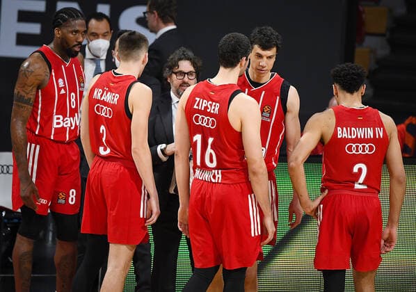 04.03.2021, xemx, Basketball BBL Bundesliga, FC Bayern Muenchen Basketball - Panathinaikos Athen emspor, v.l. Jalen Reynolds (FC Bayern Basketball), David Kraemer (FC Bayern Basketball), Head Coach Andrea Trinchieri (FC Bayern Basketball), Paul Zipser (FC Bayern Basketball), Vladimir Lucic (FC Bayern Basketball), Wade Baldwin (FC Bayern Basketball) Auszeit Muenchen