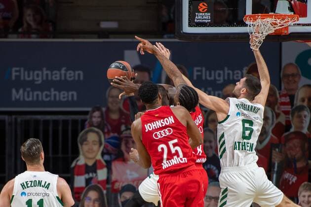 Jalen Reynolds 8 (FC Bayern), Georgios Paapagiannis 6 (Panathinaikos Athen), FC Bayern Basketball vs. Panathinaikos Athen, EuroLeague, 04.03.2021 Muenchen Bayern Deutschland