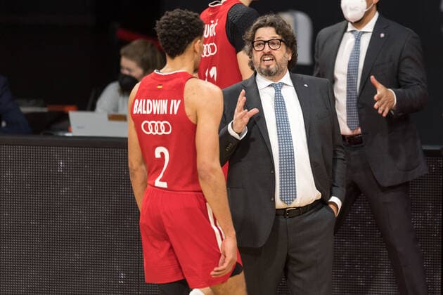 Basketball, Euroleague, FC Bayern München - Panathinaikos Athen. Im Bild Wade BALDWIN (FC Bayern München, 2) und, Head Coach des FC Bayern München Andrea TRINCHIERI. München Audi Dome Bayern Deutschland Copyright: Passion2Press.dex xMarkusxFischerx