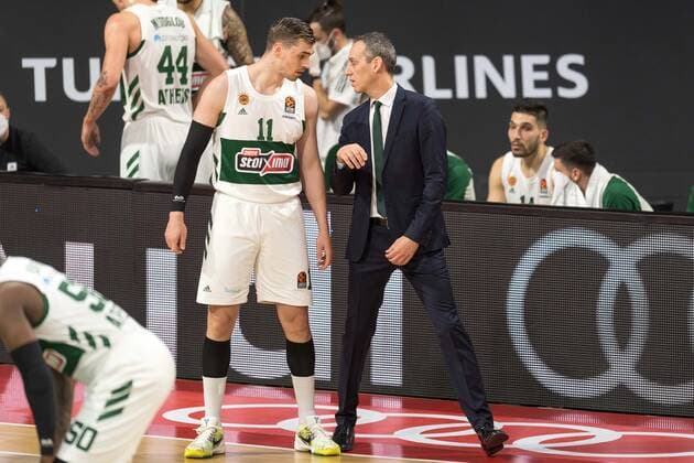 Basketball, Euroleague, FC Bayern München - Panathinaikos Athen. Im Bild iMario HEZONJA (Panathinaikos Athen, 11) und Head Coach von Panathinaikos Athen Oded KATTASH. München Audi Dome Bayern Deutschland Copyright: Passion2Press.dex xMarkusxFischerx