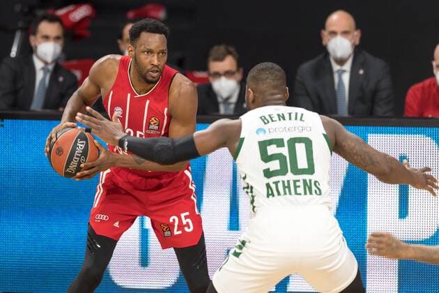Basketball, Euroleague, FC Bayern München - Panathinaikos Athen. Im Bild JaJuan JOHNSON (FC Bayern München, 25) und Ben BENTIL (Panathinaikos Athen, 50). München Audi Dome Bayern Deutschland Copyright: Passion2Press.dex xMarkusxFischerx