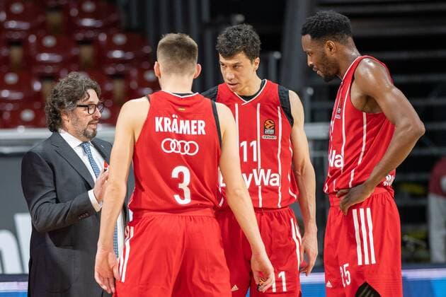 Head Coach Andrea Trinchieri (FC Bayern), Vladimir Lucic 11 (FC Bayern), JaJuan Johnson 25 (FC Bayern), FC Bayern Basketball vs. Panathinaikos Athen, EuroLeague, 04.03.2021 Muenchen Bayern Deutschland