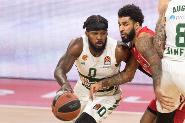 Basketball, Euroleague, FC Bayern München - Panathinaikos Athen. Im Bild Shelvin MACK (Panathinaikos Athen, 0) und Dennis Jerome SEELEY (FC Bayern München, 4). München Audi Dome Bayern Deutschland Copyright: Passion2Press.dex xMarkusxFischerx