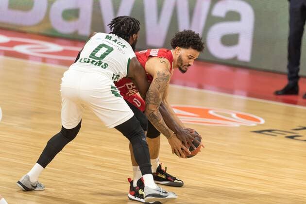 Basketball, Euroleague, FC Bayern München - Panathinaikos Athen. Im Bild Shelvin MACK (Panathinaikos Athen, 0) und Nick WEILER-BABB (FC Bayern München, 0). München Audi Dome Bayern Deutschland Copyright: Passion2Press.dex xMarkusxFischerx