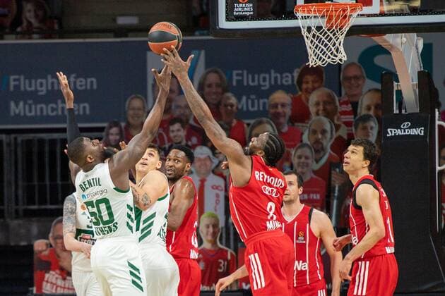 Aaron White 30 (Panathinaikos Athen), Jalen Reynolds 8 (FC Bayern), FC Bayern Basketball vs. Panathinaikos Athen, EuroLeague, 04.03.2021 Muenchen Bayern Deutschland