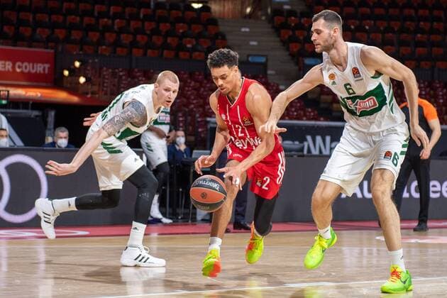 Wade Baldwin 2 (FC Bayern), Georgios Paapagiannis 6 (Panathinaikos Athen), FC Bayern Basketball vs. Panathinaikos Athen, EuroLeague, 04.03.2021 Muenchen Bayern Deutschland