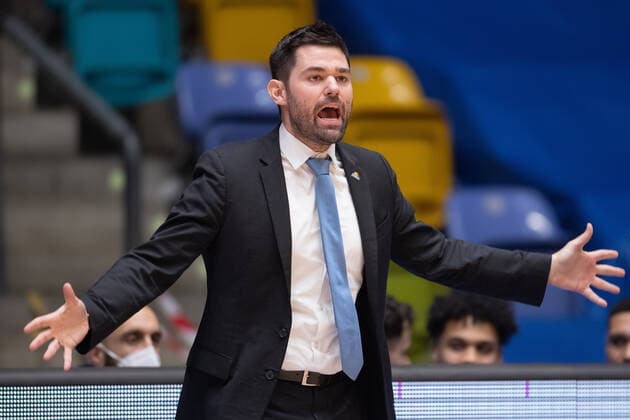 Fraport Skyliners - RASTA Vechta, easyCredit BBL Trainer Sebastian Gleim (Fraport Skyliners). Basketball-Spiel der easyCredit BBL zwischen den Fraport Skyliners und RASTA Vechta am 4. Maerz 2021 in der Fraport-Arena in Frankfurt am Main., Frankfurt am Main Hessen Deutschland Fraport-Arena