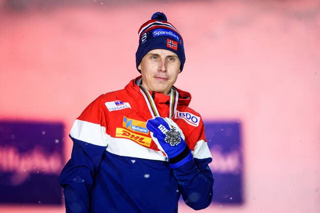 Nordische Ski WM in Oberstdorf, Langlauf, 15km Freistil der Herren, Siegerehrung 210305 Simen Hegstad Krüger of Norway with his silver medal at a medal ceremony for the men s 15 km Free Technique during the FIS Nordic Ski World Championships on March 5, 2021 in Oberstdorf. Photo: Johanna Lundberg BILDBYRAN kod JL JL0099 skidor cross-country skiing langrenn fis nordic world ski championships vm ski-vm skid-vm medaljceremoni medal ceremony 9 bbeng jubel Copyright: JOHANNAxLUNDBERG BB210305JL127