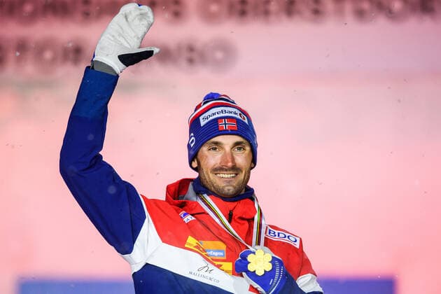 Nordische Ski WM in Oberstdorf, Langlauf, 15km Freistil der Herren, Siegerehrung 210305 Hans Christer Holund of Norway with his gold medal at a medal ceremony for the men s 15 km Free Technique during the FIS Nordic Ski World Championships on March 5, 2021 in Oberstdorf. Photo: Johanna Lundberg BILDBYRAN kod JL JL0099 skidor cross-country skiing langrenn fis nordic world ski championships vm ski-vm skid-vm medaljceremoni medal ceremony 9 bbeng jubel Copyright: JOHANNAxLUNDBERG BB210305JL128