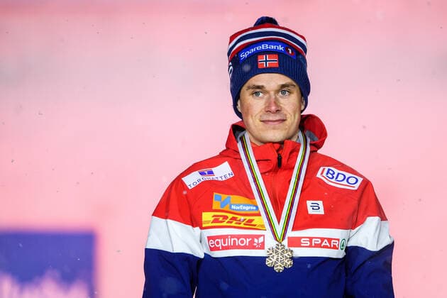 Nordische Ski WM in Oberstdorf, Langlauf, 15km Freistil der Herren, Siegerehrung 210305 Harald ostberg Amundsen of Norway with his bronze medal at a medal ceremony for the men s 15 km Free Technique during the FIS Nordic Ski World Championships on March 5, 2021 in Oberstdorf. Photo: Johanna Lundberg BILDBYRAN kod JL JL0099 skidor cross-country skiing langrenn fis nordic world ski championships vm ski-vm skid-vm medaljceremoni medal ceremony 9 bbeng jubel Copyright: JOHANNAxLUNDBERG BB210305JL130