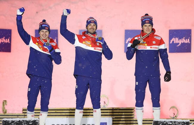 Nordische Ski WM in Oberstdorf, Langlauf, 4x10km Staffel der Herren, Siegerehrung NORDIC SKIING - FIS Nordic World Ski Championships Oberstdorf 2021 OBERSTDORF,GERMANY,05.MAR.21 - NORDIC SKIING, CROSS COUNTRY SKIING - FIS Nordic World Ski Championships, 4x10km relay, men, award ceremony. Image shows the team of NOR. Keywords: medal. GEPAxpictures xChristianxWalgram