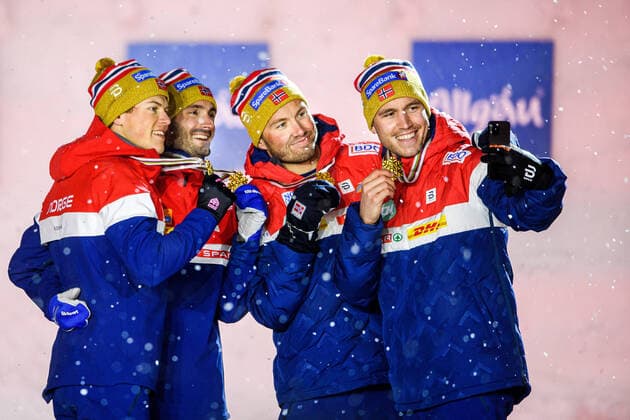 Nordische Ski WM in Oberstdorf, Langlauf, 4x10km Staffel der Herren, Siegerehrung 210305 Pal Golberg, Emil Iversen, Hans Christer Holund and Johannes Hosflot Klaebo of Norway take a selfie with their gold medals at a medal ceremony for Men s Cross Country Skiing 4x10 Relay during the FIS Nordic Ski World Championships on March 5, 2021 in Oberstdorf. Photo: Johanna Lundberg BILDBYRAN kod JL JL0099 skidor cross-country skiing langrenn fis nordic world ski championships vm ski-vm skid-vm medaljceremoni medal ceremony 9 bbeng jubel Copyright: JOHANNAxLUNDBERG BB210305JL136