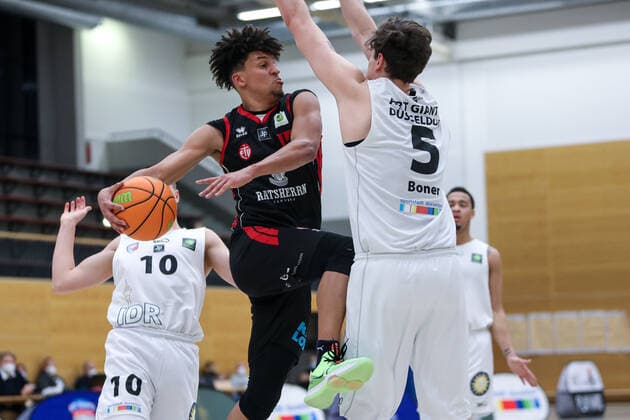 2. Basketball Bundesliga ProB ART Giants Duesseldorf gegen ETV Hamburg, 05.03.2021 Mubarak Salami ( 17 ETV Hamburg); 2. Basketball Bundesliga ProB ART Giants Duesseldorf gegen ETV Hamburg am 05.03.2021, Duesseldorf. Copyright: xBEAUTIFULxSPORTS KennyxBeelex