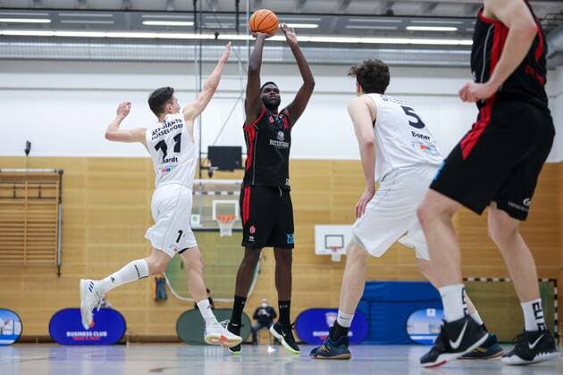 2. Basketball Bundesliga ProB ART Giants Duesseldorf gegen ETV Hamburg, 05.03.2021 Max Gebhardt ( 11 ART Giants Duesseldorf), Mayika-Linecker Lungongo ( 21 ETV Hamburg), Lennart Boner ( 5 ART Giants Duesseldorf); 2. Basketball Bundesliga ProB ART Giants Duesseldorf gegen ETV Hamburg am 05.03.2021, Duesseldorf. Copyright: xBEAUTIFULxSPORTS KennyxBeelex