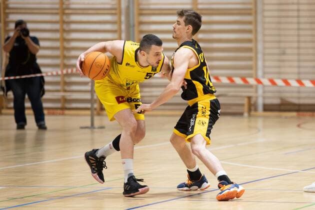 karlo MIksic (Kirchheim Knights, 55) Gianni Otto (Tigers Tübingen, 10)¨¨¨Kirchheim Knights - Tigers Tübingen, 2. Basketball, Bundesliga, Pro A, Barmer 2 Basketball, Spieltag 24, Spielzeit 2020 2021, 05.03.2021, ¨¨ Kirchheim Knights - Tigers Tübingen, Basketball, 2. Bundesliga, Barmer 2 Basketball, Spieltag 24, Spielzeit 2020 2021, 05.03.2021 Kirchheim Teck Copyright: xNinaxSander xEibnerxPressefotoxIx EP_NSR