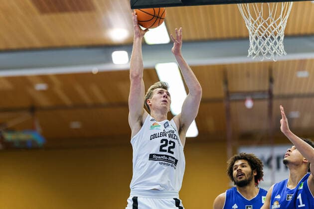 05.03.21, Herren, Basketball, Saison 2020 2021, 2. Bundesliga, Pro B Süd, College Wizards - FRAPORT SKYLINERS Juniors Eyke Prahst (College Wizards 22) springt zum Wurf. Karlsruhe Institut für und Sportwissenschaft (IfSS) Baden-Württemberg Germany
