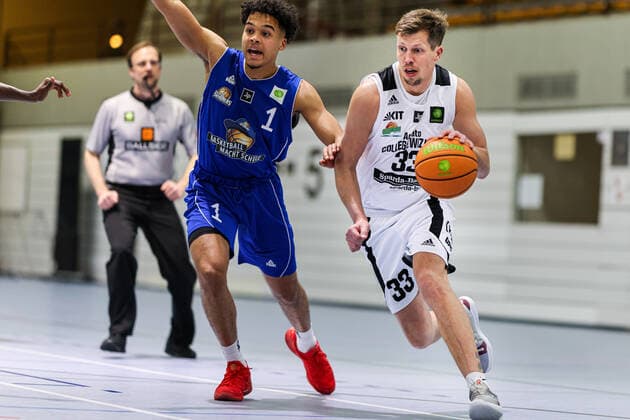 05.03.21, Herren, Basketball, Saison 2020 2021, 2. Bundesliga, Pro B Süd, College Wizards - FRAPORT SKYLINERS Juniors Rouven Roessler (College Wizards 33) dribbelt zum Angriff gegen Maximilian Begue (Frankfurt 1) Karlsruhe Institut für und Sportwissenschaft (IfSS) Baden-Württemberg Germany