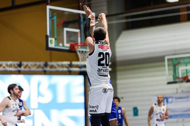 05.03.21, Herren, Basketball, Saison 2020 2021, 2. Bundesliga, Pro B Süd, College Wizards - FRAPORT SKYLINERS Juniors Alexander Thompson (College Wizards 20) im Sprung beim Wurf. Karlsruhe Institut für und Sportwissenschaft (IfSS) Baden-Württemberg Germany