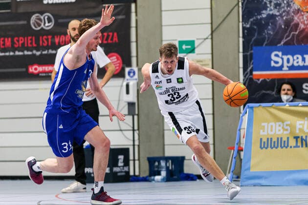 05.03.21, Herren, Basketball, Saison 2020 2021, 2. Bundesliga, Pro B Süd, College Wizards - FRAPORT SKYLINERS Juniors Rouven Roessler (College Wizards 33) dribbelt zum Angriff Karlsruhe Institut für und Sportwissenschaft (IfSS) Baden-Württemberg Germany