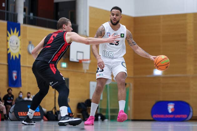2. Basketball Bundesliga ProB ART Giants Duesseldorf gegen ETV Hamburg, 05.03.2021 Leonard Eckmann ( 6 ETV Hamburg), Shawn Gulley ( 23 ART Giants Duesseldorf); 2. Basketball Bundesliga ProB ART Giants Duesseldorf gegen ETV Hamburg am 05.03.2021, Duesseldorf. Copyright: xBEAUTIFULxSPORTS KennyxBeelex