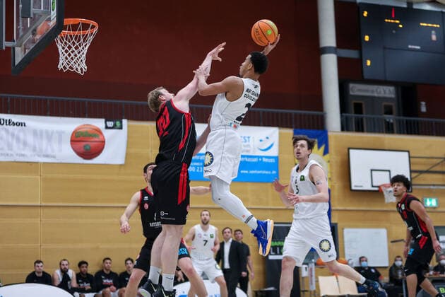 2. Basketball Bundesliga ProB ART Giants Duesseldorf gegen ETV Hamburg, 05.03.2021 Vladimir Migunov ( 20 ETV Hamburg), Dennis Mavin ( 2 ART Giants Duesseldorf), Lennart Boner ( 5 ART Giants Duesseldorf), Andrius Mikutis ( 7 ART Giants Duesseldorf), Mubarak Salami ( 17 ETV Hamburg); 2. Basketball Bundesliga ProB ART Giants Duesseldorf gegen ETV Hamburg am 05.03.2021, Duesseldorf. Copyright: xBEAUTIFULxSPORTS KennyxBeelex
