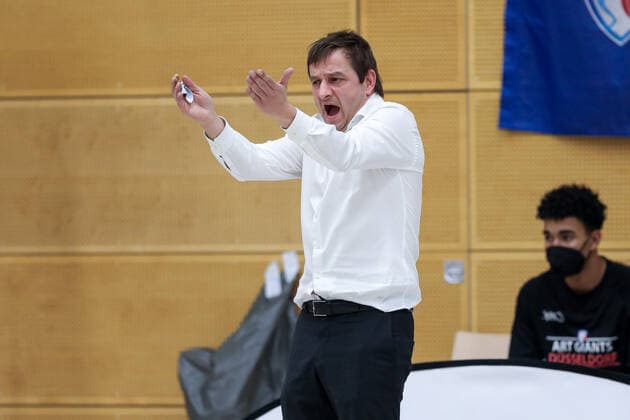 2. Basketball Bundesliga ProB ART Giants Duesseldorf gegen ETV Hamburg, 05.03.2021 Kevin Magdowski (Coach ART Giants Duesseldorf); 2. Basketball Bundesliga ProB ART Giants Duesseldorf gegen ETV Hamburg am 05.03.2021, Duesseldorf. Copyright: xBEAUTIFULxSPORTS KennyxBeelex