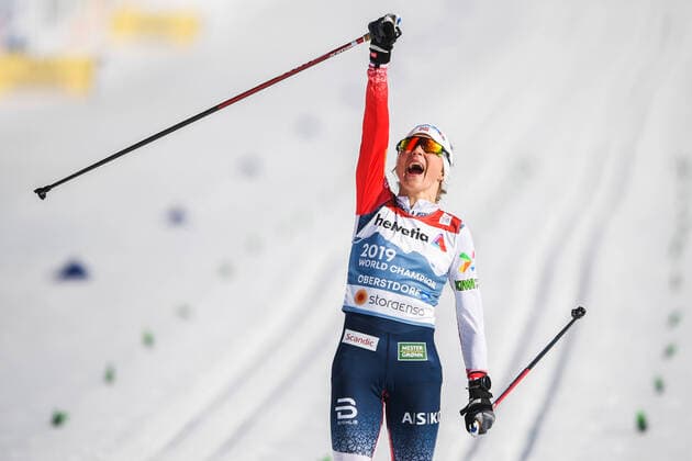 Bilder des Jahres 2021, Sport 03 März Sport Themen der Woche KW09 Sport Bilder des Tages 210306 Therese Johaug of Norway celebrates as she crosses the finish line in the Women s Cross Country Skiing 30 km Classic Technique during the FIS Nordic Ski World Championships on March 6, 2021 in Oberstdorf. Photo: Johanna Lundberg BILDBYRAN kod JL JL0101 skidor cross-country skiing langrenn fis nordic world ski championships vm ski-vm skid-vm klassisk stil classic technique 10 bbeng jubel celebration *** 210306 Therese Johaug of Norway celebrates as she crosses the finish line in the Women s Cross Country Skiing 30 km Classic Technique during the FIS Nordic Ski World Championships on March 6, 2021 in Oberstdorf Photo Johanna Lundberg BILDBYRAN kod JL JL0101 skidor cross country skiing langrenn fis nordic world ski championships vm ski vm skid vm klassisk stil classic technique 10 bbeng jubel celebration,  Copyright: JOHANNAxLUNDBERG BB210306JL066