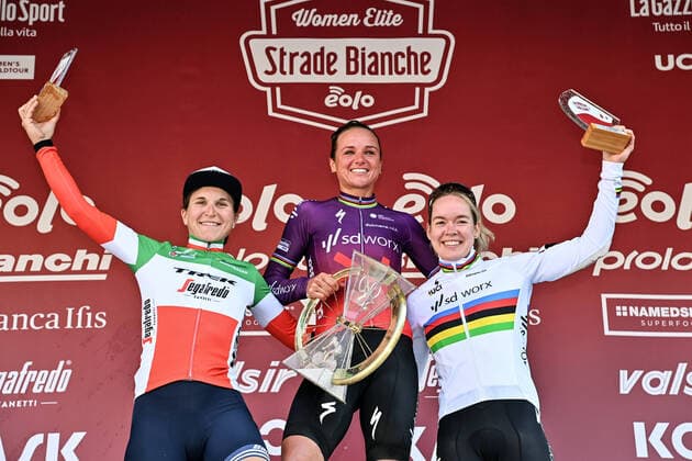 Bilder des Jahres 2021, Sport 03 März Sport Themen der Woche KW09 Sport Bilder des Tages Photo Gian Mattia D Alberto - LaPresse March, 06 2021 Siena (Italy) Cycling Strade Bianche Women Elite Eolo- from Siena to Siena In the pic: Chantal Van Den Broek-Blaak winner , Elisa Longo Borghini (Trek - Segafredo), second, Anna van Der Breggen (Team Sd Worx), third  Copyright: xGianxMattiaxD Alberto LaPressex