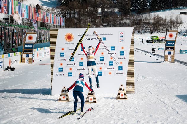 210306 Heidi Weng and Therese Johaug of Norway celebrate after the Women s Cross Country Skiing 30 km Classic Technique during the FIS Nordic Ski World Championships on March 6, 2021 in Oberstdorf. Photo: Johanna Lundberg BILDBYRAN kod JL JL0101 skidor cross-country skiing langrenn fis nordic world ski championships vm ski-vm skid-vm klassisk stil classic technique 10 bbeng norge jubel Copyright: JOHANNAxLUNDBERG BB210306JL144