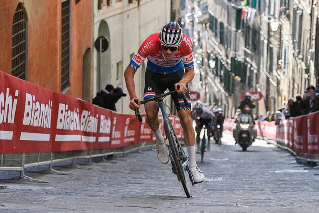 Bilder des Jahres 2021, Sport 03 März Sport Themen der Woche KW09 Sport Bilder des Tages Photo LaPresse - Marco Alpozzi March, 06 2021 Siena (Italy) Cycling 15th Strade Bianche 2021 - Men s race - from Siena to Siena - 184 km (114,3 miles) In the pic: Mathieu van der Poel (Ned) Alpecin-Fenix  Copyright: xLaPresse xMarcoxAlpozzix