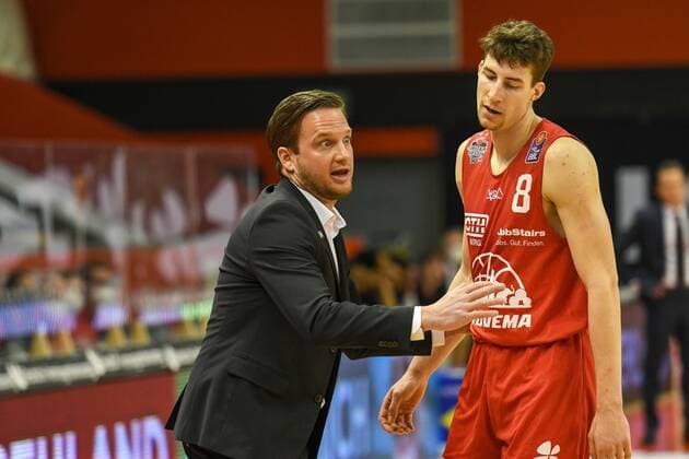 Rolf Scholz, Alen Pjanic Basketball Bundesliga, Basketball Saison 2020 2021, 22. Spieltag, Deutschland, easyCredit BBL, Germany, Giessen 46ers, giessen rot, Herren, Jobstairs GIESSEN 46ers - Telekom Baskets Bonn, Männer, Bonn in weiß